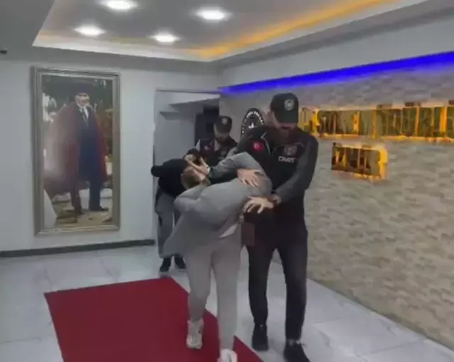 Ailesini katletti! Kusursuz planını komşunun bebeğine izlettiği video ortaya çıkardı