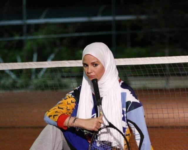 Reklamda dublörlük yapan Burcu Çetinkaya, peruklu halleriyle takipçilerinden tam not aldı