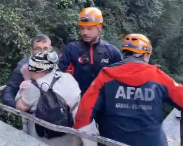 Rize'de Heyelan: 2 Diyabet Hastası AFAD Tarafından Kurtarıldı