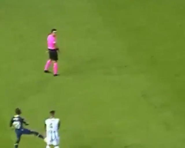 Konyaspor-Fenerbahçe maçının önüne geçen pozisyon! Arda Kardeşler'e tepkilerin haddi hesabı yok