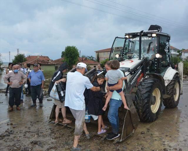 Son Dakika: Kastamonu'da bilanço ağırlaşıyor! Sel sularına kapılarak yaşamını yitirenlerin sayısı 4'e çıktı