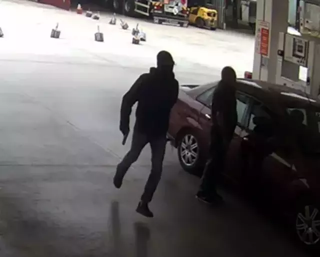 Akaryakıt istasyonunu oyuncak tabancayla soymuş