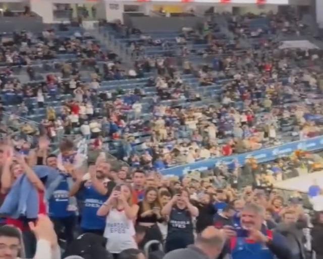 Karardan sonra basketbol maçına gitti! Hapis cezası alan İmamoğlu'nun salona girişiyle ortalık yıkıldı