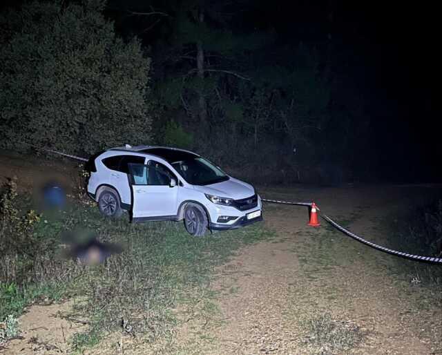 Eşini ve kayınbiraderini silahla öldürüp intihar etti