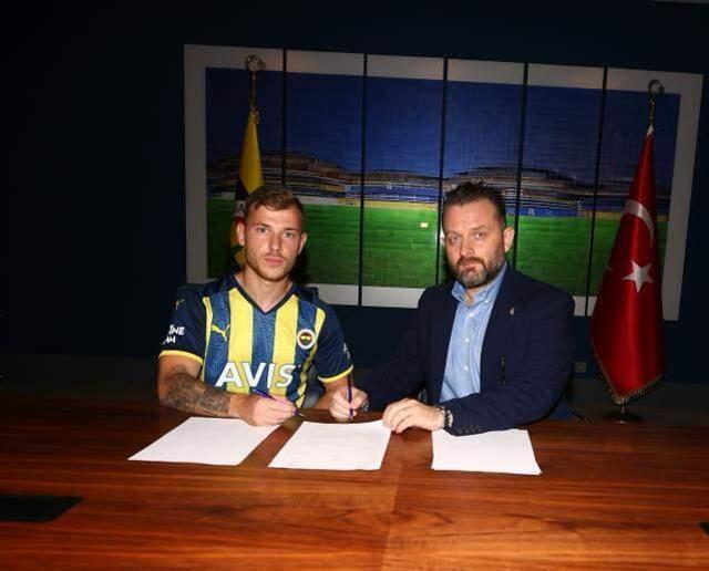 Son Dakika: Fenerbahçe transferleri peş peşe açıklıyor! Alman orta saha Max Meyer de imzayı attı