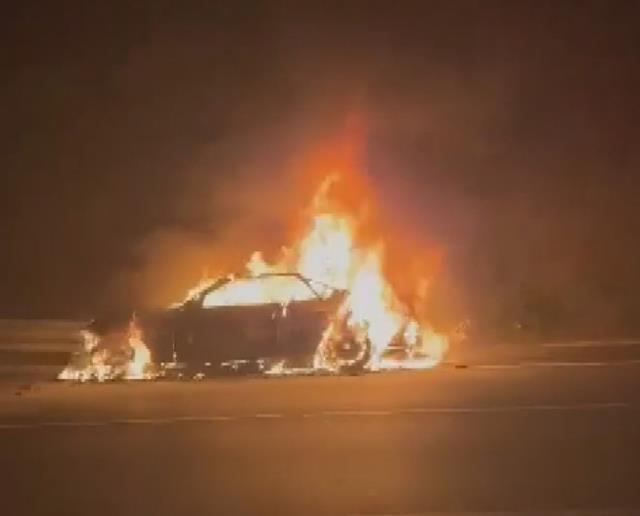 Sosyal medya fenomeni Harun Taştan'ın otomobili seyir halindeyken alev aldı