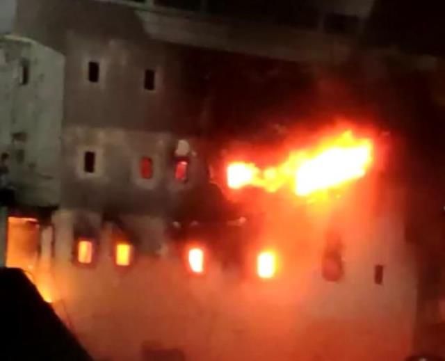 Son dakika: Sinop açıklarında 17 personelin bulunduğu kuru yük gemisinde yangın çıktı! Kaptanın hayatını kaybettiği değerlendiriliyor