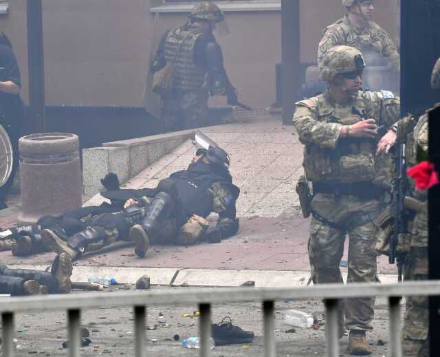 Kosova alev alev! Arnavut belediye başkanı istemeyen Sırp göstericiler güvenlik güçleriyle çatıştı: 41 NATO askeri yaralandı