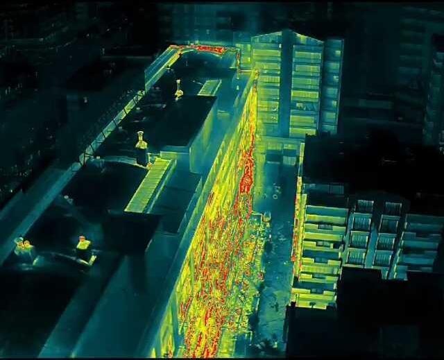 Milyon dolarlık ofislerin bulunduğu lüks iş hanında yangın böyle başladı! Vatandaşlar canını zor kurtardı