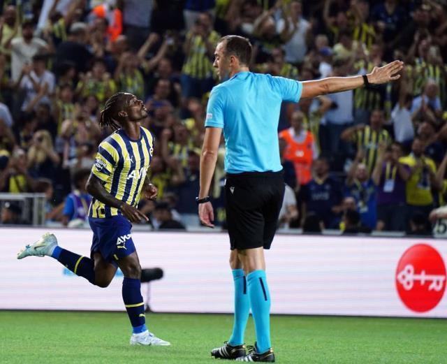 Fenerbahçe, Slovacko'yu farklı yenerek Avrupa Ligi'nde tur kapısını araladı