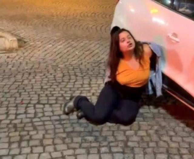 İstanbul'da alkollü kadın sürücü dehşeti kamerada: Polise tekme atıp küfürler savurdu