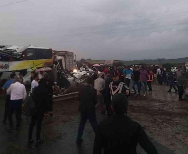 Mersin'deki katliam gibi trafik kazasında otoyol savaş alanına döndü