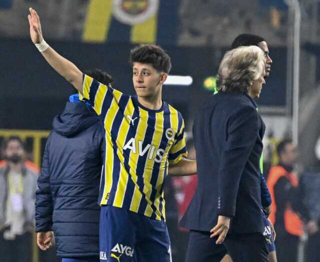 Jorge Jesus'tan F.Bahçe taraftarına olay hareket! Arda Güler hocasını soyunma odasına götürdü