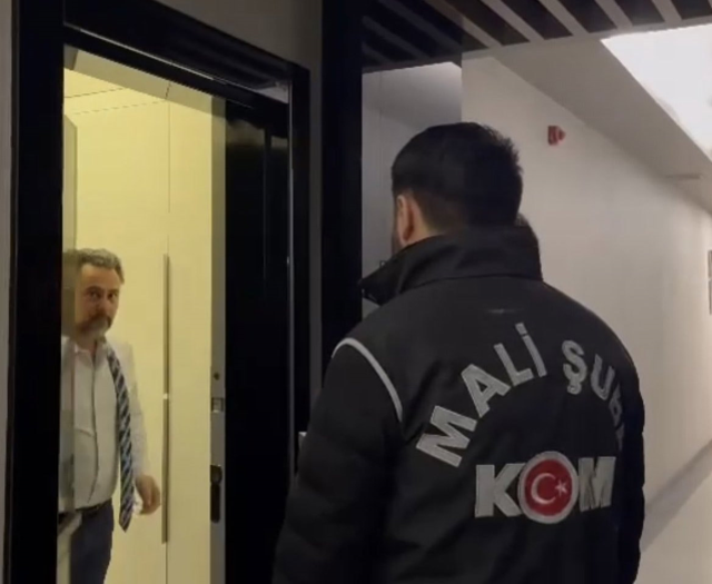 AK Parti'ye geçen Gürzel'in 'Kimsenin evinde basılmadım' çıkışı belediye meclisini karıştırdı