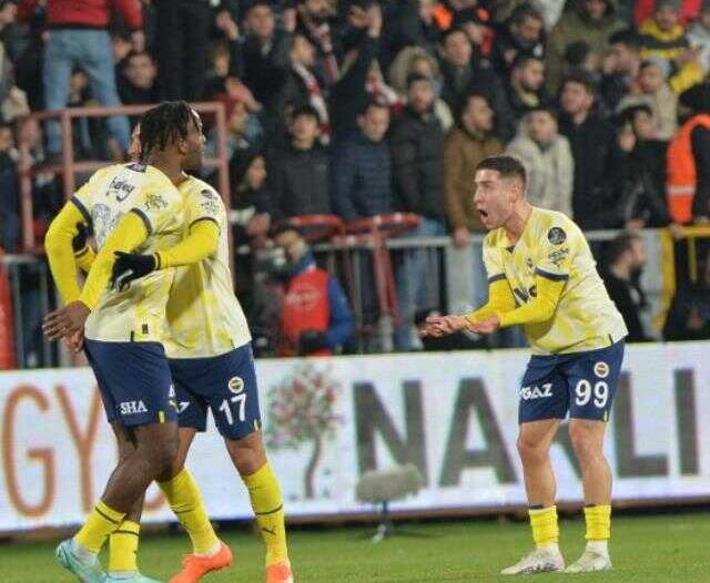 Fenerbahçeli futbolcular birbirine girdi! Batshuayi ve Emre Mor arasında olay