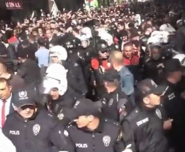 Yeniden açılan stant gerilimi tırmandırdı! Onlarca Trabzonlu HÜDA PAR'a tepki yürüyüşüne çıktı