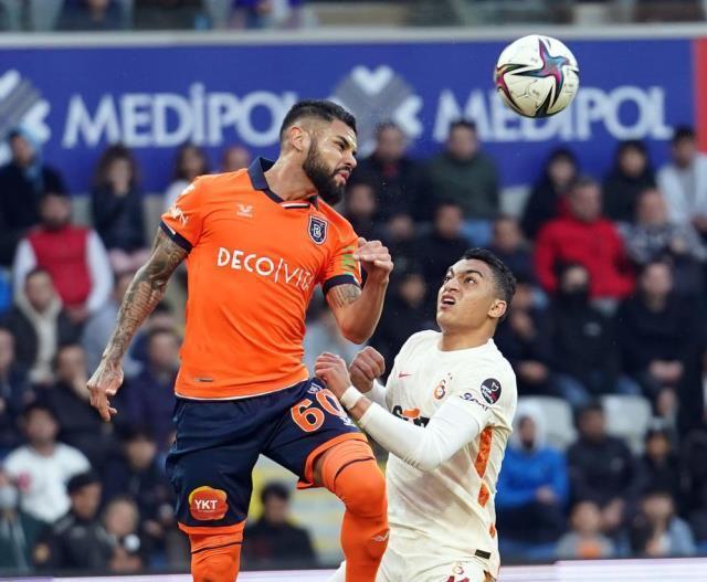 İstanbul'da sessiz gece! Galatasaray ile Başakşehir puanları paylaşt