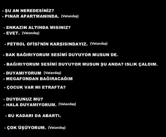 Kendilerini kurtarma ekibi olarak tanıtan bir grup genç, enkaz altındaki vatandaş ile dalga geçti