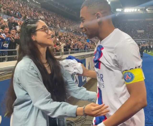 Mbappe tribündeki genç kadını kanlar içinde bıraktı! Maç sonunda gönlünü almasını bildi