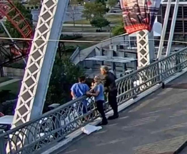 Rock Yıldızı Jon Bon Jovi, intihar girişiminde bulunan kadını kurtardı