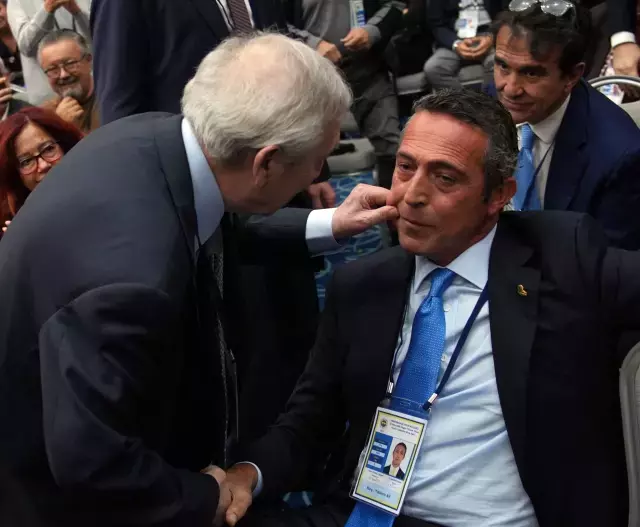 Ali Koç'un oturuşuna tepki yağıyor
