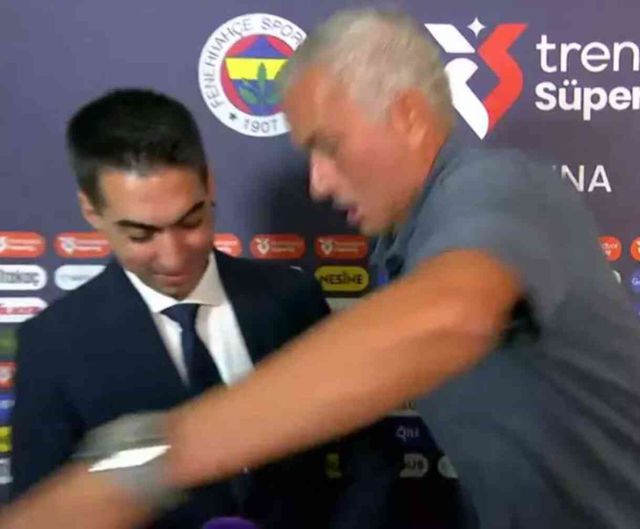 Kimse ne yapmak istediğini anlayamadı! Mourinho'dan herkesi şaşkına çeviren hareket