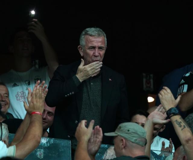 Beşiktaş-Fenerbahçe derbisinde Mansur Yavaş sürprizi! Adı Cumhurbaşkanı adaylığı için geçiyordu, taraftar büyük ilgi gösterdi