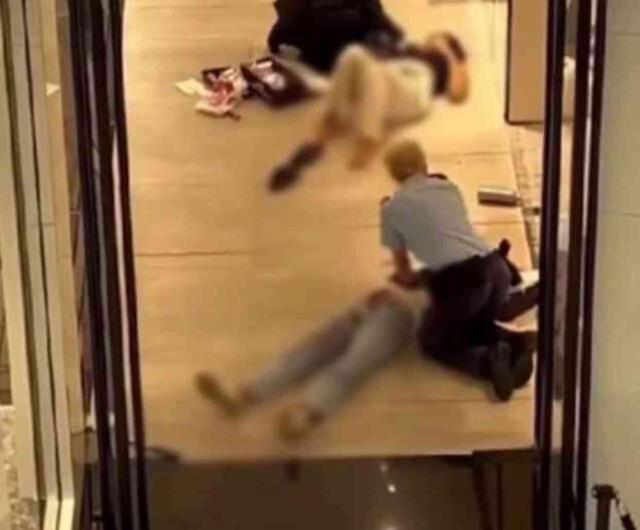 Avustralya'da AVM'ye saldırı! Yüzlerce kişi tahliye edildi