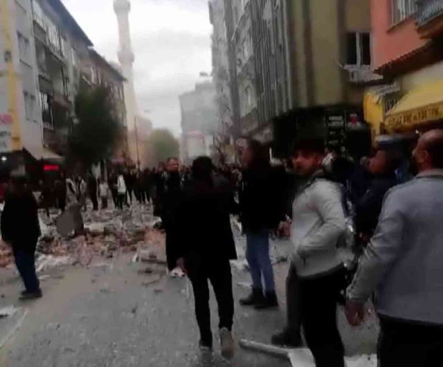 Çorum'da 5 katlı binada patlama! Bölgeye çok sayıda ekip sevk edildi