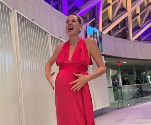 Wilma Elles ve yeni doğan bebeği