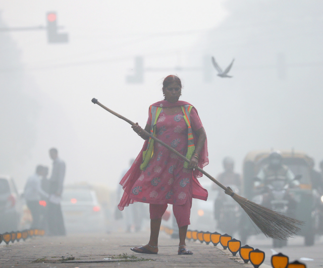 Hava kirliliği ülkeyi kaosa sürükledi! Yüzlerce uçuşta rötar yaşanıyor, tren seferleri yapılamıyor