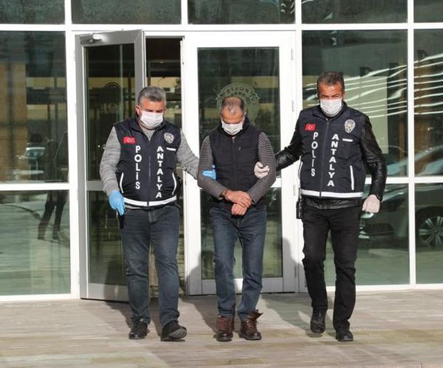 'Koronalıyım' diyerek polise tüküren emekli astsubayın cezaları ertelendi
