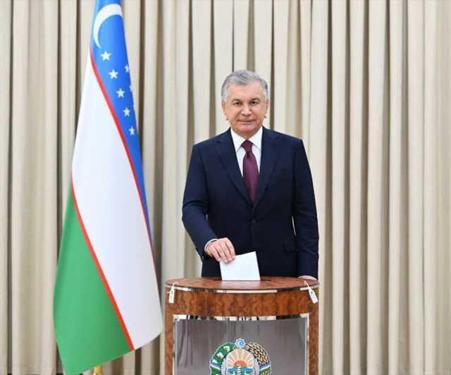 Özbekistan'da Şevket Mirziyoyev yeniden cumhurbaşkanı seçildi