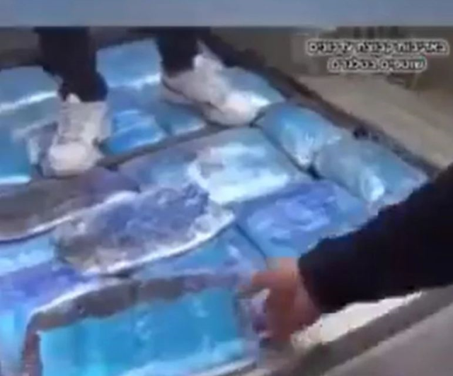 İran'da Mossad ajanının yakalanma anı! Aracından çıkanlar dehşete düşürdü