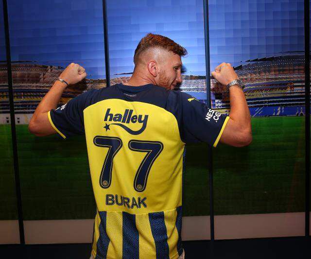 Burak Kapacak, Fenerbahçe'de! Gökhan Gönül'le özdeşleşen 77 numaralı formayı giyecek