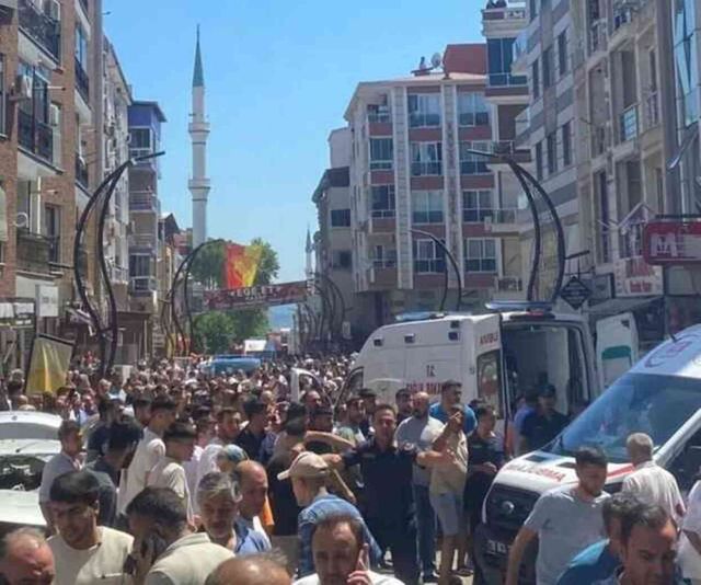 İzmir'deki doğal gaz patlamasından ilk görüntüler! Ortalık resmen savaş alanına döndü