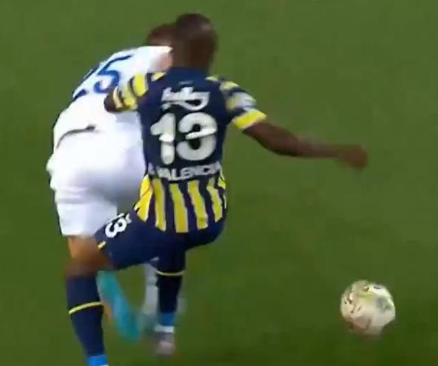 Sen ne yapıyorsun İtalyan! Fenerbahçe-Dinamo Kiev maçına hakemin gol kararı damga vurdu