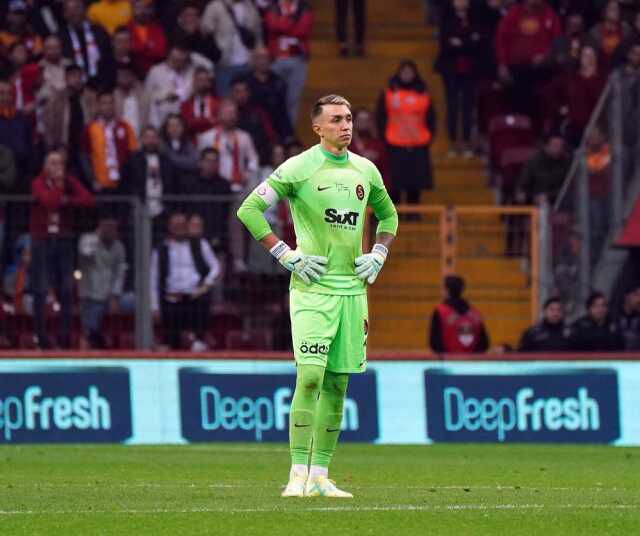 Fernando Muslera, Karagümrük maçı sonrası soyunma odasında tüm takımdan özür diledi