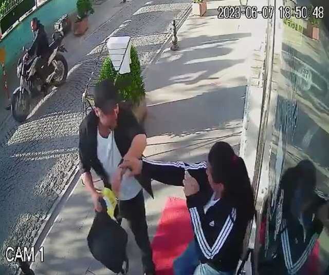 Eskişehir'de bir kadın sokak ortasında darbedildi