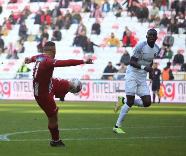 Sivasspor'un galibiyet özlemi sürüyor! Ümraniye engelini de geçemediler