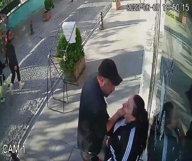 Eskişehir'de bir kadın sokak ortasında darbedildi