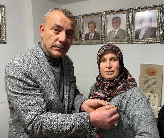 CHP'nin Balıkesir mitinginde konuşan pazarcı kadın ve eşi AK Parti'ye üye oldu