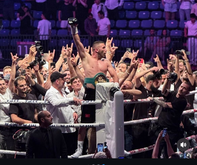 Avni Yıldırım, Mega Fight Arena 3'te altın kemerin sahibi oldu