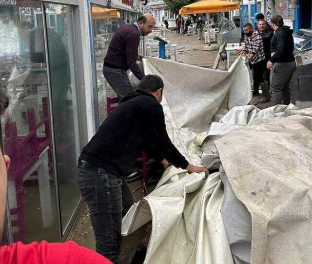 Bodrum'u fırtına vurdu, çatıları uçurdu, camları kırdı