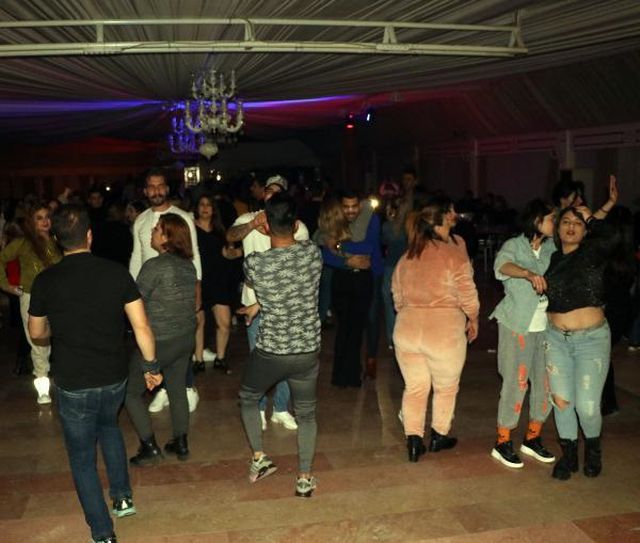 Gündüz alışveriş, akşam eğlence! İranlılar, Van'da gününü gün ediyor