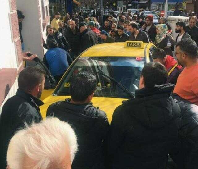 Kalp krizi geçiren taksicinin o anları güvenlik kamerasına yansıdı