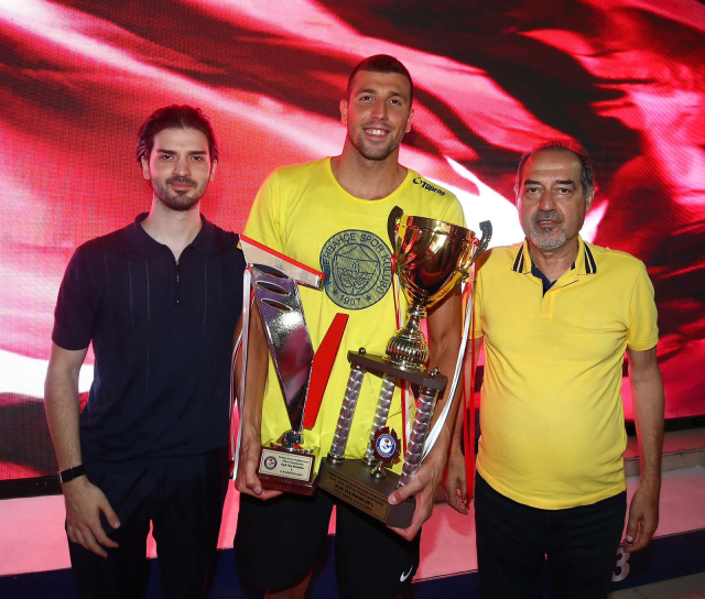 Karar açıklandı! Kupa Galatasaray'dan alınıp Fenerbahçe'ye verildi Karar açıklandı! Kupa Galatasaray'dan alınıp Fenerbahçe'ye verildi
