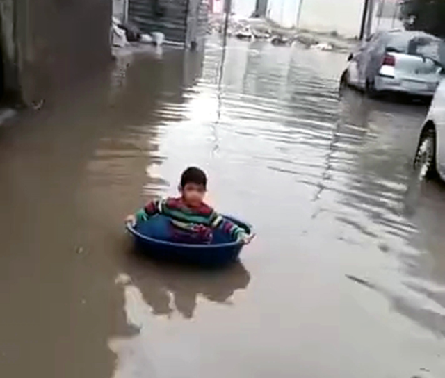 İki ilimizi sel vurdu! Mezarları su bastı, dereler taştı