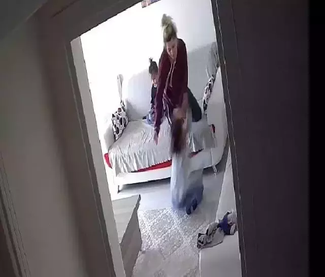 Son dakika haberi | 2 kızını dövdüğü kamerayla görüntülenen anneye gözaltı