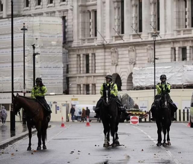 İngiltere'de halk sokağa döküldü! Binlerce kişi hayat pahalılığı için protesto düzenlendi